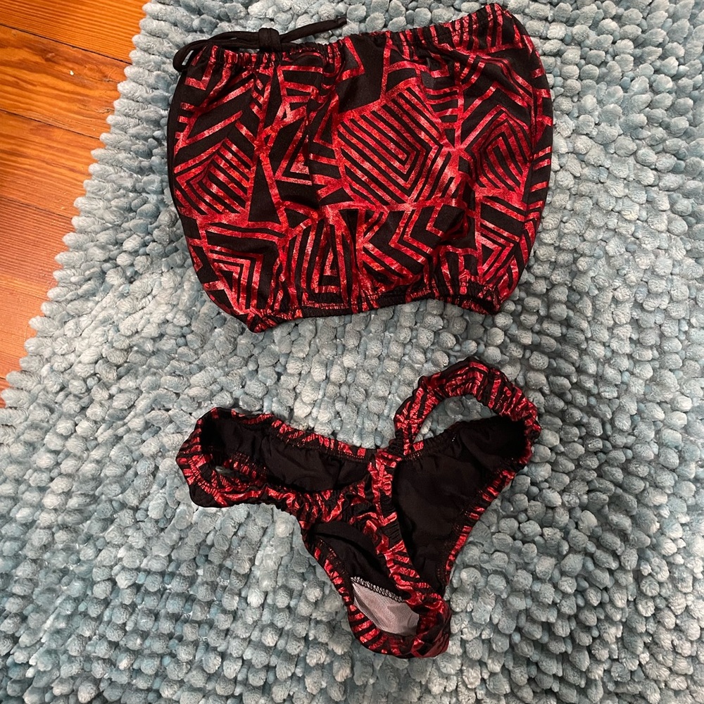 Two piece bikini thong bikini style bottom sleeveless Red and black